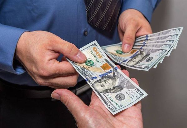 سعرُ الدولار في السوق السوداء اليوم الخميس