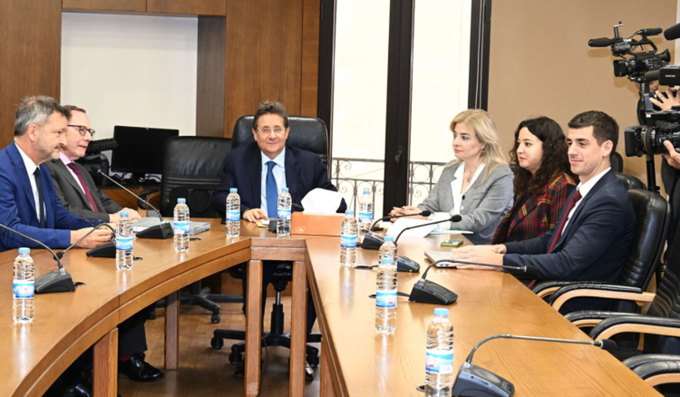 كنعان يبحث مع الموفد الرئاسي الفرنسي الإصلاحات المالية والتشريعية