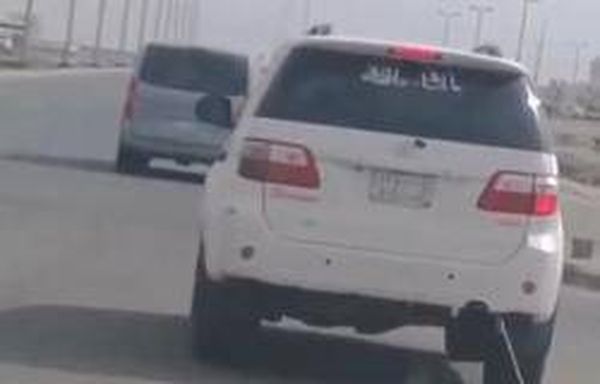 القبض على سعودي يعذب كلبا بطريقة وحشية