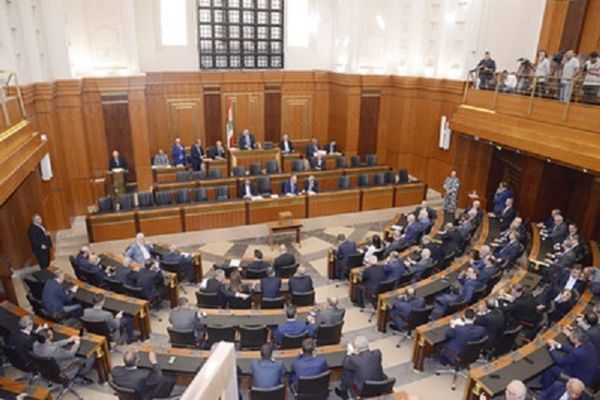الجلسة الأولى لم تفرز رئيس وبري يرفعها لمدة ساعتين