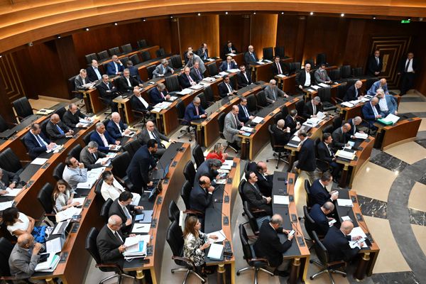 الخلاف على قانون العفو يكشف حجم الأزمة السياسيّة ويمتدّ الى الحكومة
سلام يمنع وزير الدفاع من طرح مُلاحظات الجيش ويُبعده عن الجلسة