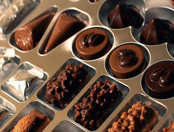 الأسماك والشوكولا والمكسرات تمنحك الشباب الدائم