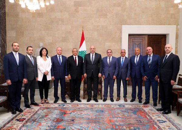 التقى  مجلس ادارة مصرف الاسكان ووفد المؤسسات السياحية
عون : مستعدون لمساعدتكم في تأمين المزيد من القروض