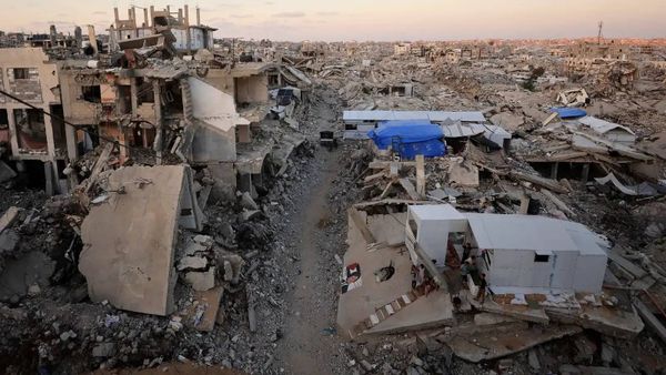 الدفاع المدني في غزة ينتشل رفات 28 شهيدا من منزل مدمر