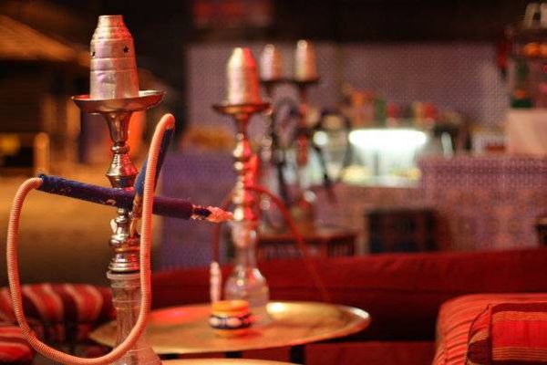 “الخلطة السرية”.. معسل مخدر ثم نشوة فاسترخاء.. إحذروا من المقاهي!