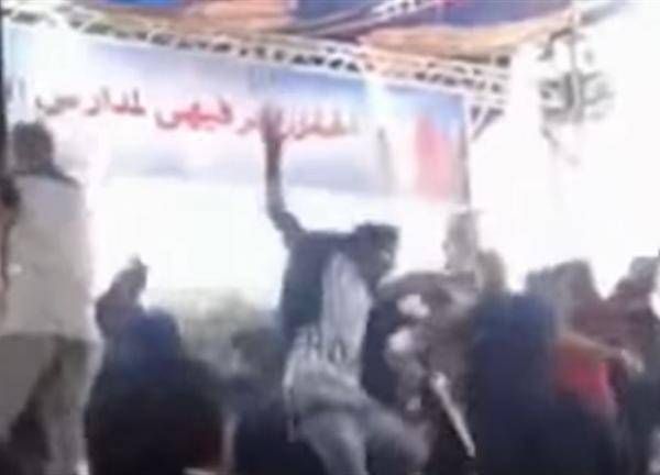 “فيديو”: سقوط المسرح بـ”أوكا وأورتيجا”.. وشاهد المفاجأة الصادمة!!