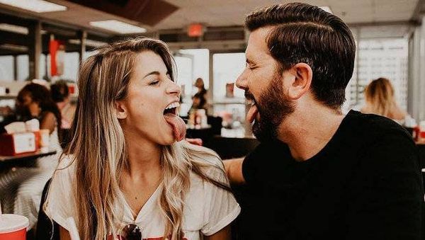 ٩ أسباب لتتمسكي بحبيبك ولا تفرطي فيه... أهمها أن الحياة أسهل بجانبه