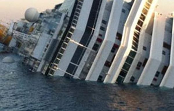 

انقلاب سفينة في أزمير يتسبب بمقتل 10 من أفراد الجيش التركي
