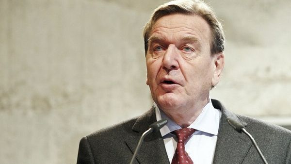 وكالة الأمن القومي الأمريكية تجسست على شرودر بسبب معارضته للحرب على العراق