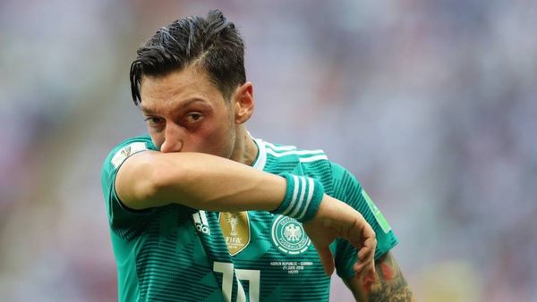 Twitter says #IStandWithOzil as star quits Germany over 'racism