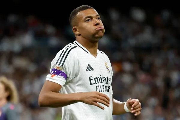 عاصفة انتقادات تضرب مبابي رغم كسر رقم رونالدو