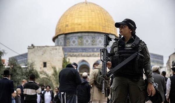 عشرات المستوطنين يقتحمون الأقصى ومشروع قانون يقيد نشاط السلطة في القدس