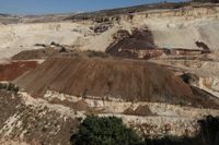 لجنة البيئة في اتحاد بلديات الكورة طالبت بوقف 
أعمال المقالع والكسارات وتطبيق قرار مجلس شورى الدولة