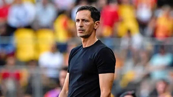 بعد بداية الدوري الكارثية... لانس يقيل مدربه الجديد