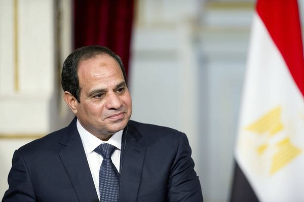 بالفيديو- طلبٌ غريب من السيسي يفاجئ الوزراء!