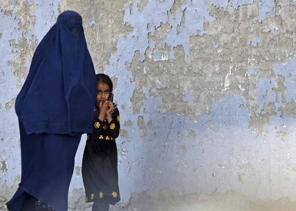 مبعوث أميركي يلتقي وزير خارجية طالبان.. ورسالة بخصوص النساء