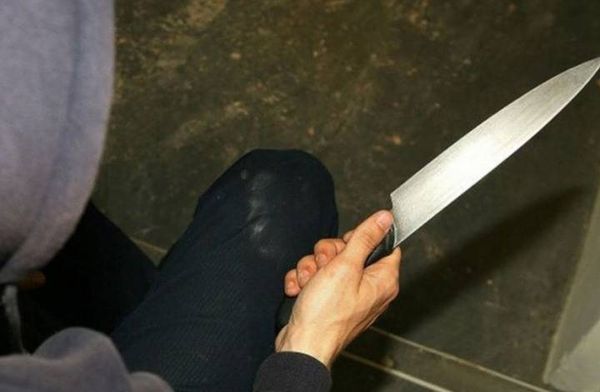 شاب يطعن 17 امرأة و السبب زوجة ابيه!!