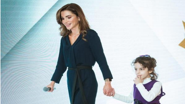 الملكة رانيا تحقق حلم طفلة (فيديو)
