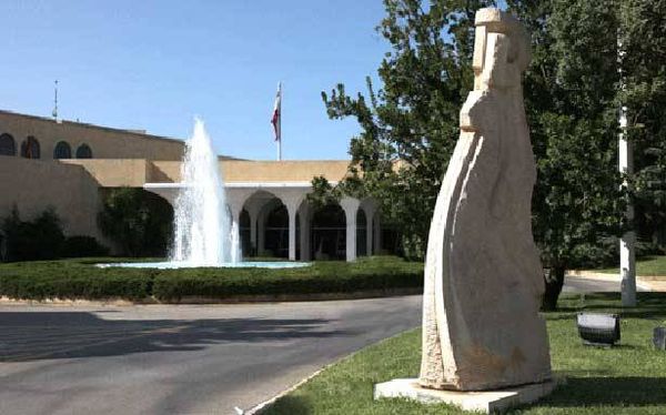 البحث عن مخرج مطابق للاءات عون