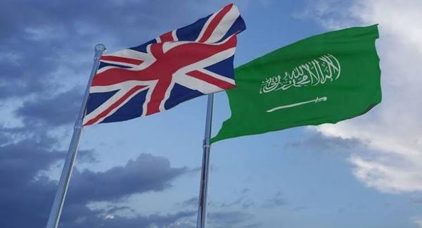 وزير الخارجية السعودي يبحث هاتفيا مع نظيره البريطاني أهمية تعزيز أمن وسلامة الممرات المائية