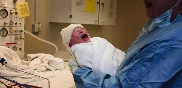 لأوّل مرّة.. ولادة طفلٍ من رحم امرأة متوفّاة!