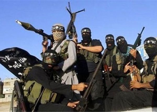 «الخلاف بينهما في الأسلوب.. الخلاف بين الأخوة وارد»
دقماق لـ«الديار» : أفراد داعش والنصرة موجودون على كلّ الأراضي اللبنانيّة
عليهم في عمليّاتهم تجنّب المدنيّين وإبعادهم عن الكأس المرّ