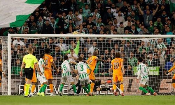 لقب الليغا في خطر... بيتيس يضرب ريال مدريد بلعنة 2025
"ضربة قاسية"... أنشيلوتي يهاجم لاعبي ريال مدريد