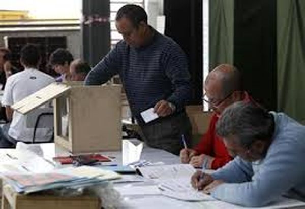 التشيليون يدلون باصواتهم فى جولة الاعادة بالانتخابات الرئاسية