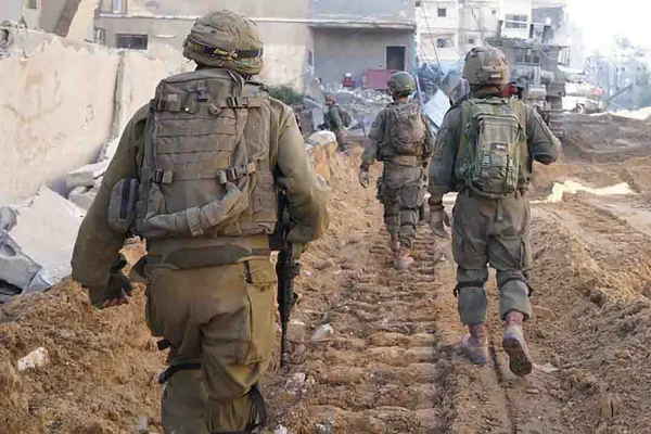 الاحتلال يقتحم بلدات بالضفة واستشهاد فتى فلسطيني