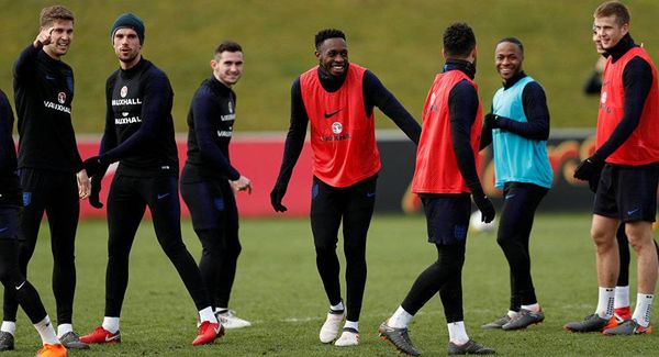 زوجات وأسر لاعبي المنتخب الإنجليزي تحت حراسة شخصية في مونديال روسيا
