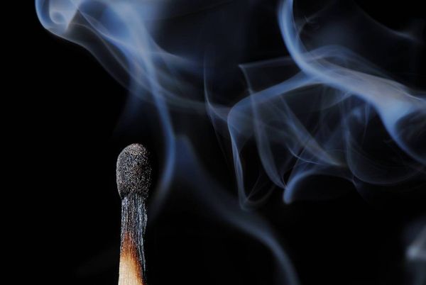 هل تستمتع برائحة عود الثقاب بعد انطفائه؟
 اليك السبب