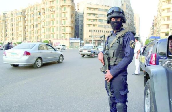 إجراءات قانونية ضد أمن إداري بالأقصر المصرية
