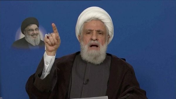 بدء كلمة أمين عام حزب الله الشيخ نعيم قاسم في المهرجان النبوي المركزي "رسول الأحرار" بمناسبة المولد النبوي الشريف في باحة عاشوراء بالضاحية الجنوبية لبيروت.