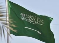 السعودية تطلق صفارات الإنذار في نجران وأبها وجازان