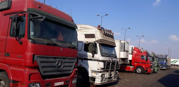 بعد قرار دمشق منع الشاحنات اللبنانية من دخول أراضيها.. طليس يدعو لاجتماع طارىء