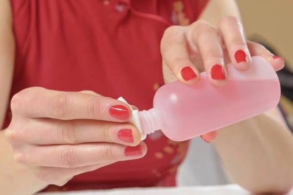 طرق سحرية لتتخلّصي من رائحة مزيل طلاء الأظافر