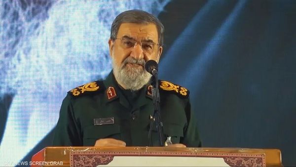 رضائي: إيران صدرت خلال الشهرين الماضيين 70 مليون برميل من النفطِ، ونقول لجميع الدول المحيطة بنا ألا تدخل في حرب اقتصادية ضد إيران ومن يدخل فيها سنعتبره دولة عدوة.
