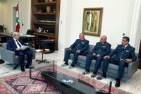 وفد من قيادة الجيش سلّم عون وبري
دعوة لاحتفال تقليد السيوف للضباط في 1 آب