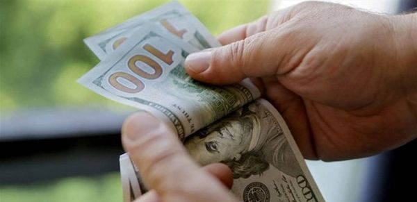 مأساة عائلية.. أم باعت رضيعها لعلاج طفلتها المريضة!