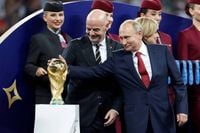 الفيفا يتجه نحو تعليق عضوية روسيا