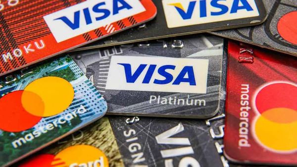 غرب إفريقيا يقيّد فيزا وماستركارد: تعليق المدفوعات يربك شركات الطيران