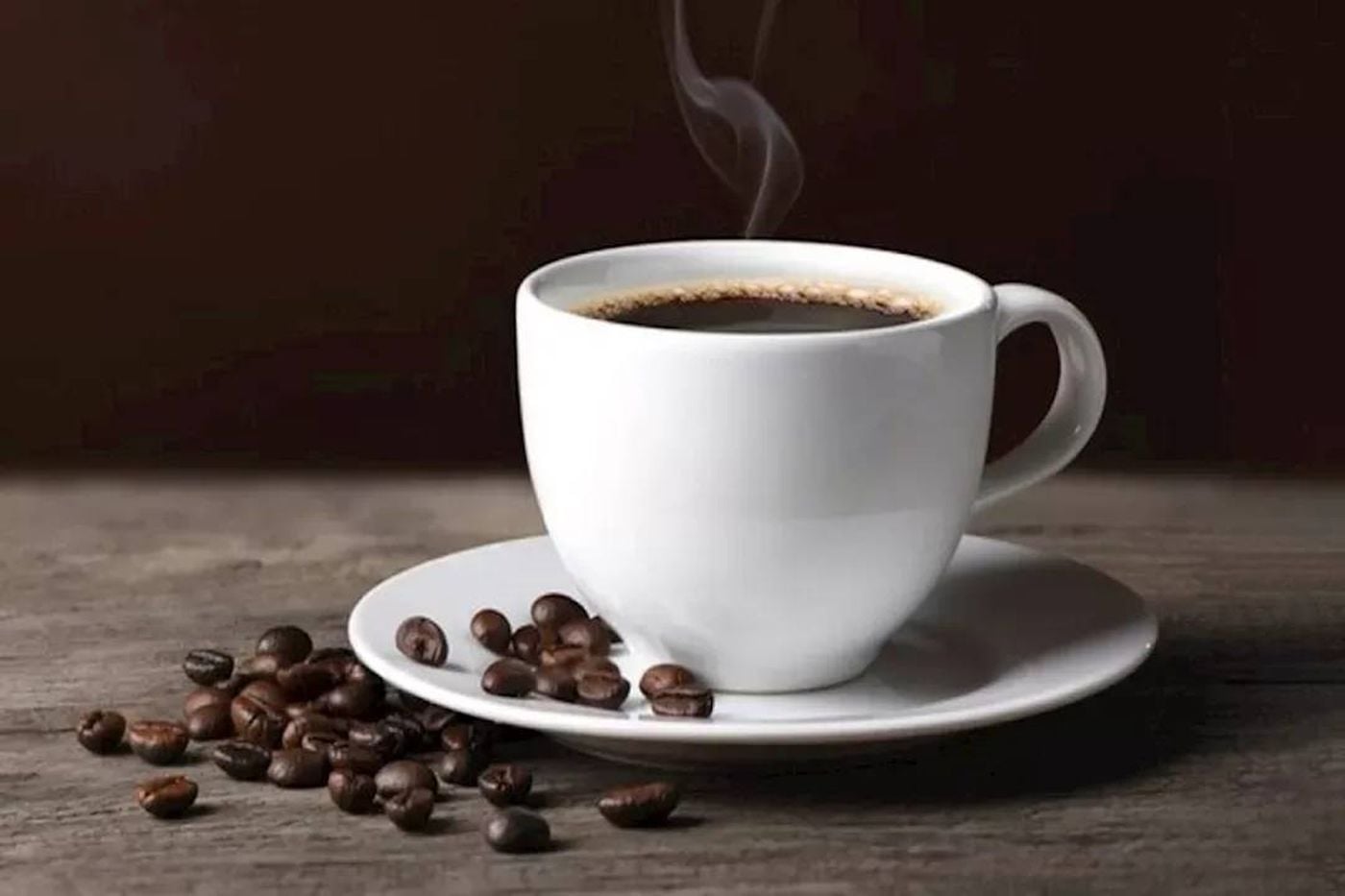 القهوة والمعدة.. متى تتحول العادة الصباحية إلى سبب للحموضة والانتفاخ؟