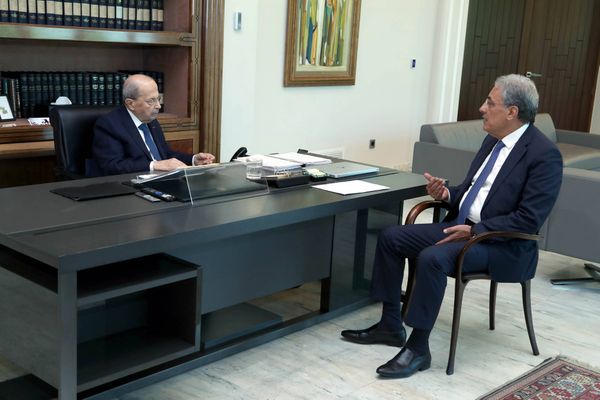 عرض مع عون تحريك ملف تفجير المرفأ
خوري: نحن بصدد تسمية مُحقق عدلي لمهام مُوقتة
..ومكتبه: بدأ اتصالاته بالقضاة للتشاور  بمسألة تعيينهم