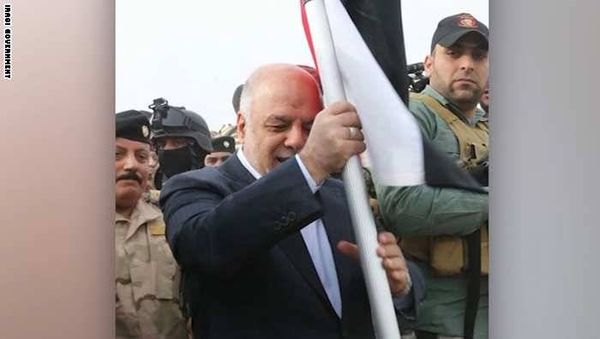 العبادي يرفع العلم في الرمادي ماحيا "عار الانسحاب".. ويعد بانتصارات أكبر على داعش