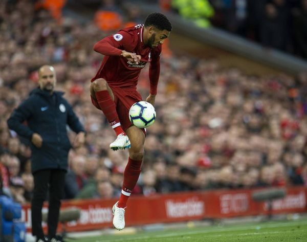 رسمياً: ليفربول يكشف عن مدة غياب غوميز