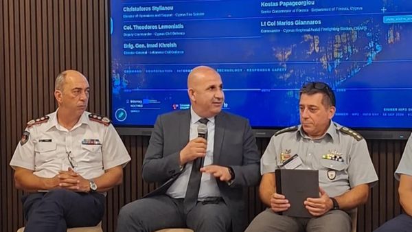 الدفاع المدني يعرض تجربة لبنان في مكافحة حرائق الغابات في قبرص