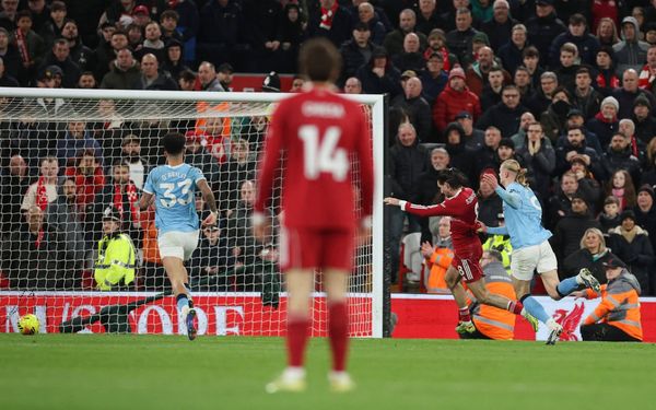 ما العقوبة التي تنتظر سوبوسلاي لاعب ليفربول بعد طرده في الوقت القاتل؟