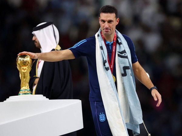 سكالوني مستمر حتى 2026