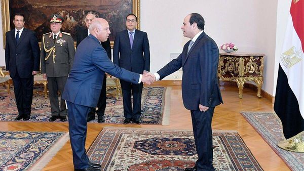 وزير النقل المصري يلمح إلى إسناد إدارة هيئة السكك الحديدية لشركات أجنبية