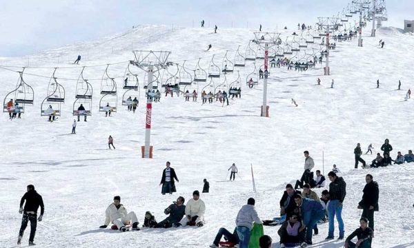 وسطاء على خط بعبدا ــ بنشعي - فرنجية : «خلّي الرئيس يطلبنا»
حلف عون ــ نصر الله «ليس موضع اختبار» ـ بري : سأواجه «الستين»